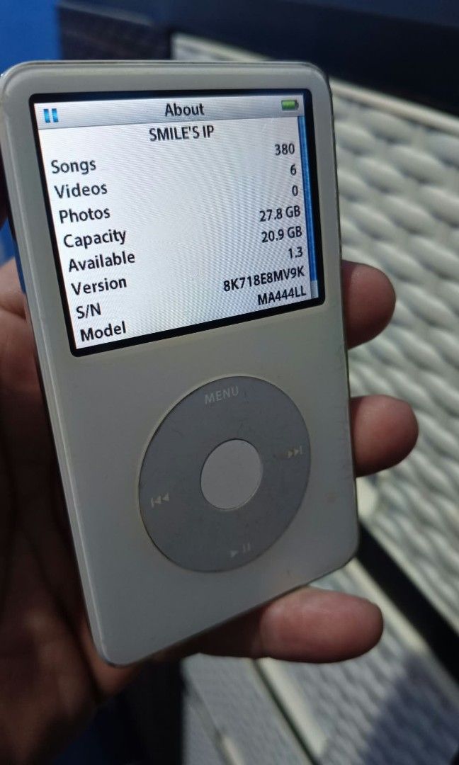 Ipod classic 5th Gen 30gb (Category: Other Gadgets) located in Cavite. Submitted by zildian (Listing ID 1468444699, Image 2). Description: All goods good battery and hard disk..malinis lcd ..pm lng sa interested Salamt....