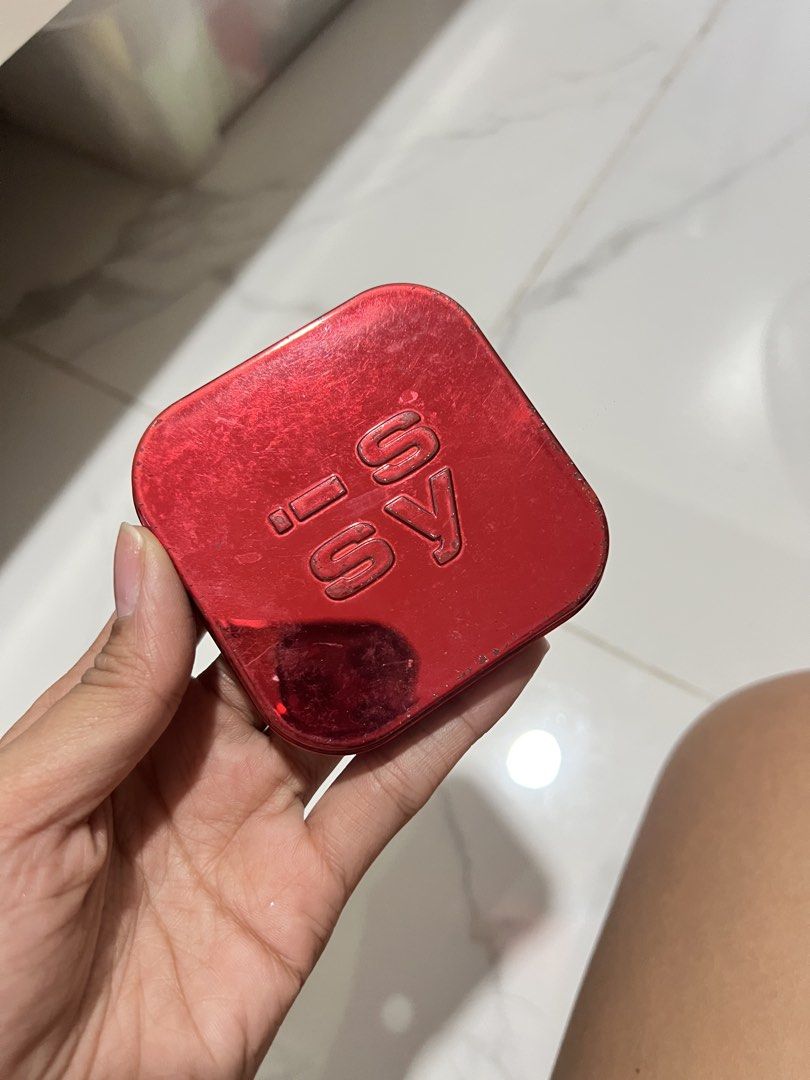 Issy Palette Box (Category: Makeup) located in Rizal. Submitted by preowned.clo (Listing ID 1468338090, Image 1). Description: Red - 150 Mini (sealed) - 180.