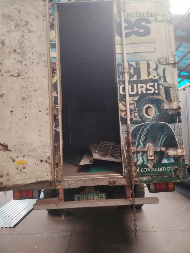 Isuzu Elf Minibus (Category: Used Cars) located in Quezon City. Submitted by bignaytyres (Listing ID 1468304053, Image 3). Description: - FOR SALE: ISUZU 6-WHEELER ALUMINUM VAN TRUCK - ₱600,000 NEGOTIABLE GOOD CONDITION • COMPANY-OWNED • READY FOR BUSINESS Selling our Isuzu Aluminum Van Truck, ideal for delivery, hauling, logistics, distribution, trucking business, and company use. -Isuzu 6-Cylinder Diesel – 6HH1 Engine - Year Model: 2000 -Alumin