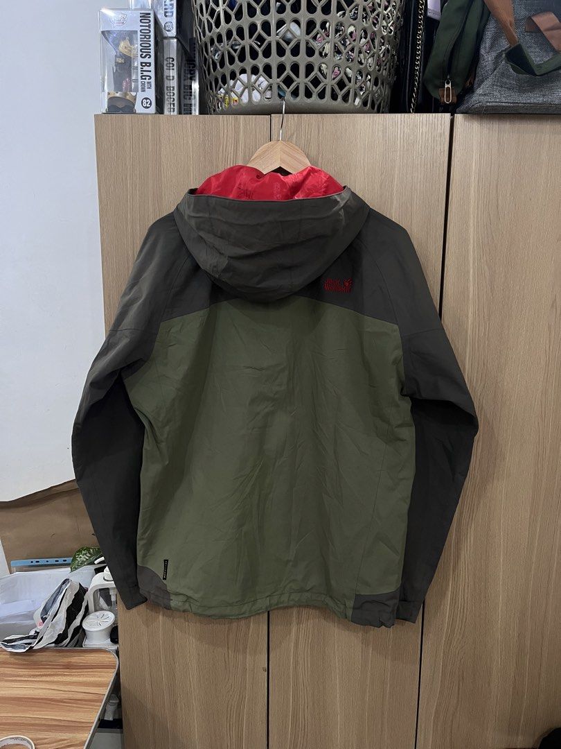 Jack Wolfskin Texapore Jacket (Category: Coats, Jackets and Outerwear) located in Mandaluyong City. Submitted by tatin_abad07 (Listing ID 1468476673, Image 3). Description: Jack Wolfskin Large, 22x29 Condition: 9.5/10 Issue: sa babang part tanggal yun waterproof, but all goods condition ₱450.00.