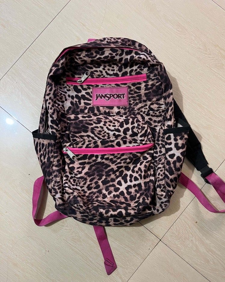 JanSport Leopard Print Backpack With Pink Accents (Category: Backpacks) located in Manila. Submitted by kaloyyyyyy (Listing ID 1468346540, Image 1). Description: - Classic JanSport backpack in a bold leopard print pattern - Vibrant bright pink zippers and matching JanSport logo patch - Multiple zipped compartments for easy organization - Padded shoulder straps for comfortable daily carry - Convenient top grab handle included.