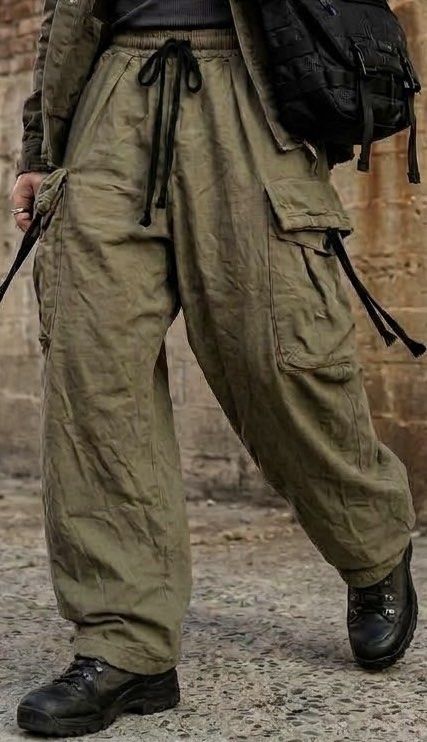 Japan Maison Club Basic Baggy Cargo Pants (Category: Chinos) located in Los Banos. Submitted by lootmeup (Listing ID 1468455524, Image 1). Description: Japan Maison Club Basic Baggy Cargo Pants Big side pockets, lakh alternative Baggy fit Size: Width: 30 to 34 Length: 39 Leg opening: 14 Leg hole: 11 Mine P750.