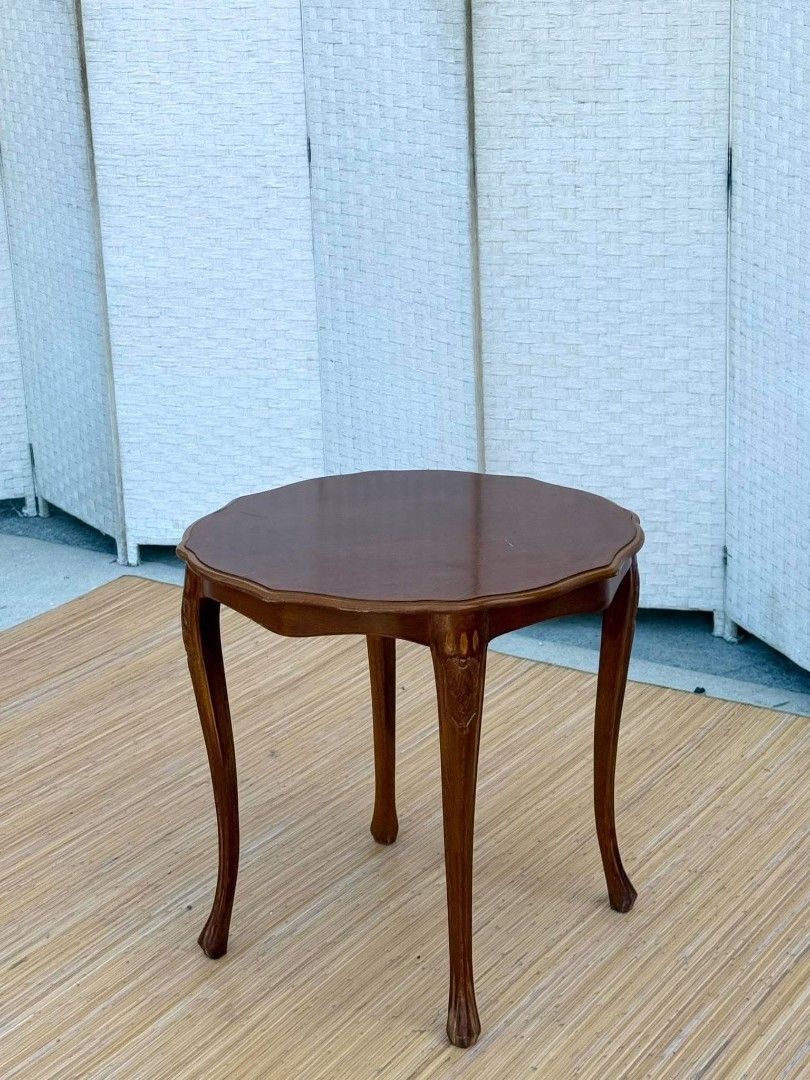 JAPAN SURPLUS ELEGANT STYLE SIDE TABLE/CENTER TABLE IN GOOD CONDITION (Category: Tables & Sets) located in Manila. Submitted by shawii_ (Listing ID 1468442399, Image 2). Description: JAPAN SURPLUS ELEGANT STYLE SIDE TABLE/CENTER TABLE IN GOOD CONDITION SIZE: 22H x 23D inches.