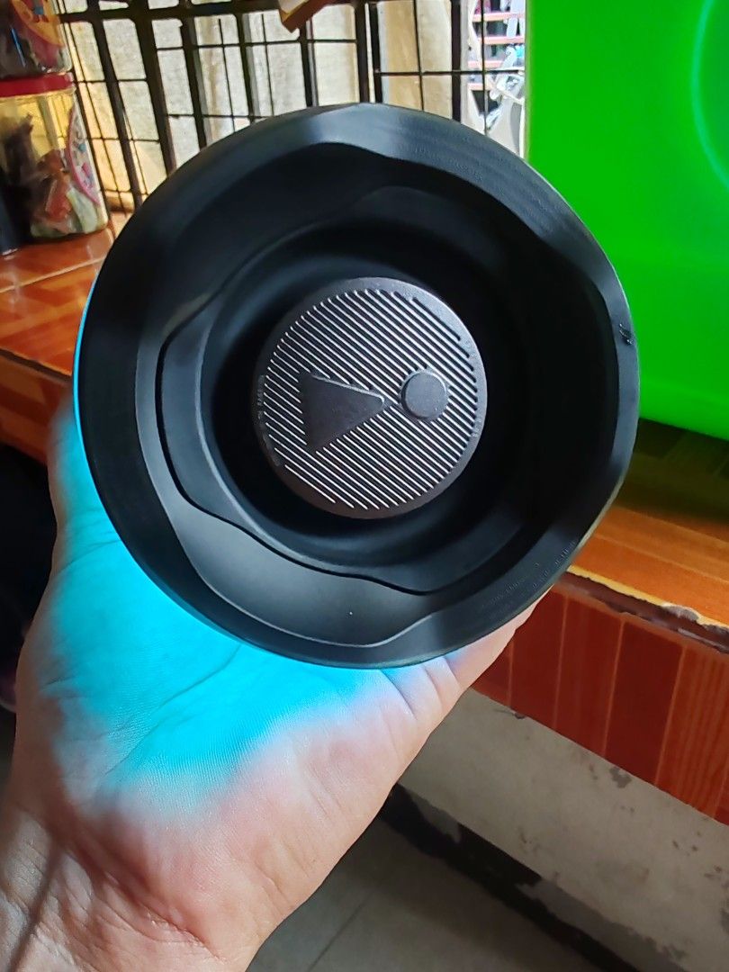 JBL pulse 4 (Category: Portable Audio Accessories) located in Manila. Submitted by jhoven.jhoven (Listing ID 1468334881, Image 3). Description: ptpa for sale only jbl pulse 4 2 times used no dents no scratches no any issue unit only php 6,500 location: makati or cavite rfs: we have bose already.