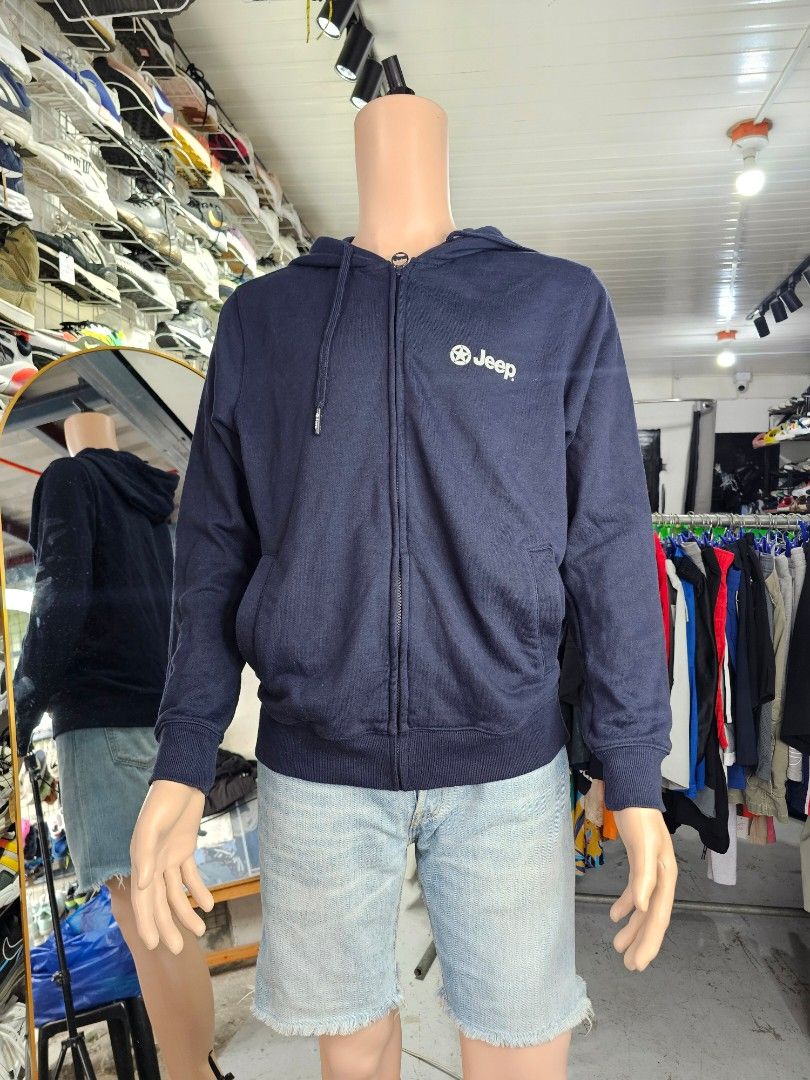 Jeep full-zip hooded sweatshirt (Category: Coats, Jackets and Outerwear) located in Baguio. Submitted by kayeonlineshop (Listing ID 1468325242, Image 1). Description: -navy blue Jeep full-zip hooded sweatshirt (hoodie) featuring the Jeep logo and star emblem on the left chest.
