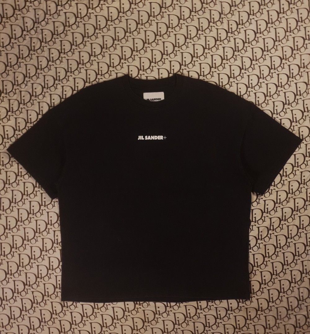 Jil Sander black tshirt (Category: Tshirts & Polo Shirts ) located in San Fernando. Submitted by retro.district. (Listing ID 1468470153, Image 1). Description: - Jil Sander black tshirt - Size: XL (25x30) - Condition: Excellent - No issue - Color Rate: 9.5/10.