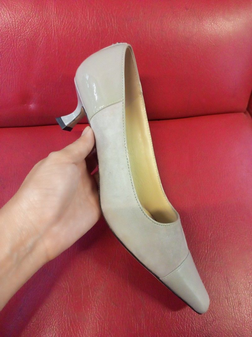 JIMMY CHOO PUMPS (Category: Heels) located in Bulacan. Submitted by joanagwen (Listing ID 1468327440, Image 2). Description: JHAY CEEEE PUMPS Size 38 on tag,, Keri din 37.5.