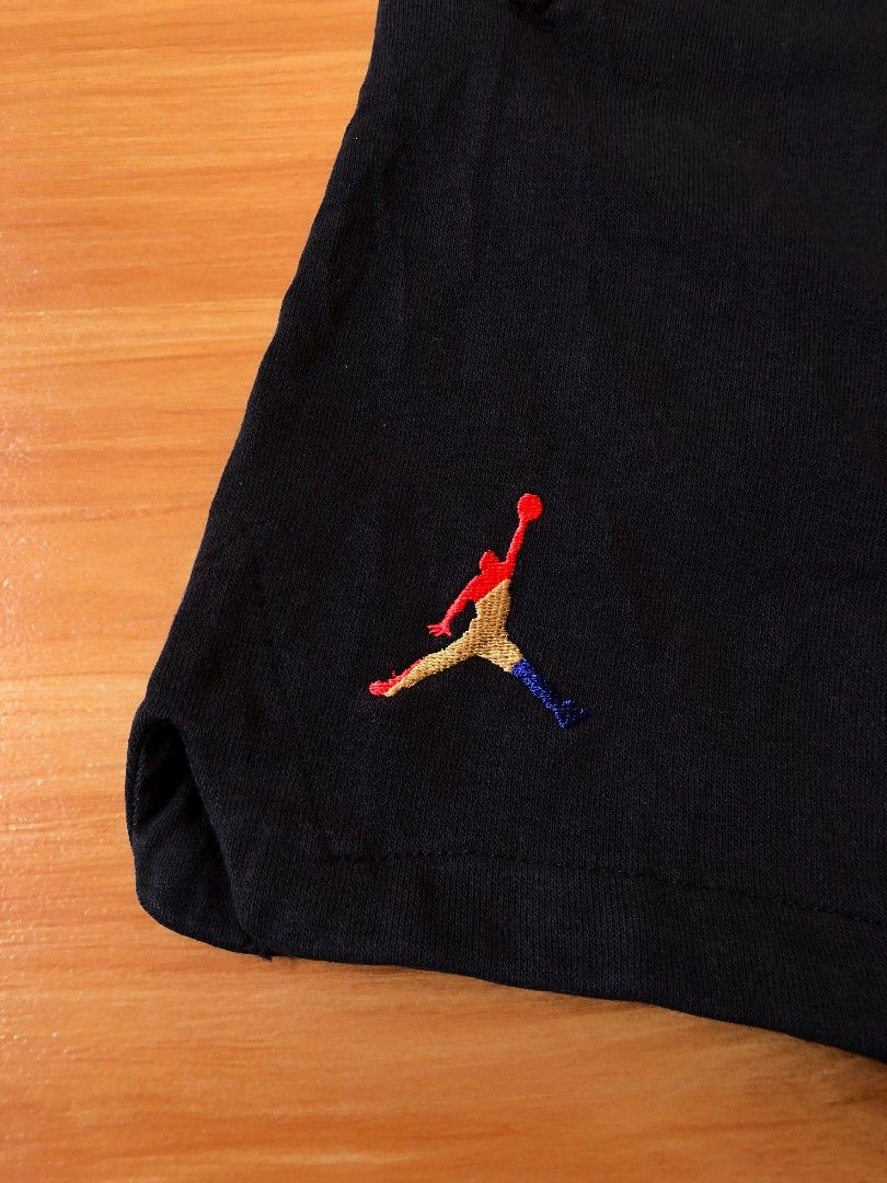 JORDAN COTTON SHORT (Category: Shorts) located in Baybay. Submitted by dathrifted (Listing ID 1468361307, Image 2). Description: JORDAN COTTON SHORT MEDIUM ON TAG Waistline- 28-34 Length- 17 (above the knee) EXCELLENT CONDITION COLORRATE: 9.5/10 HONEST ISSUE: hairlin crackprint on the print design PM if Interested📩📩📩.
