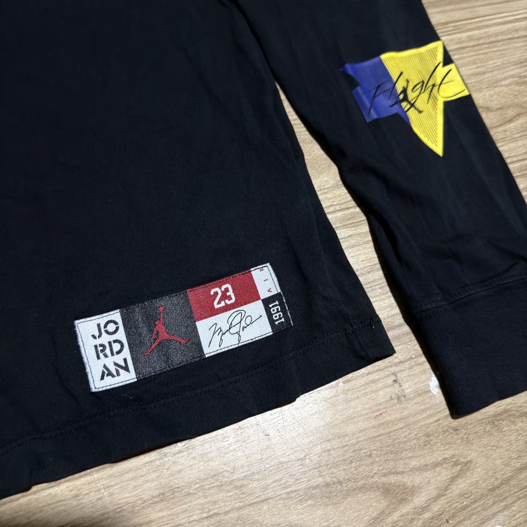 Jordan DNA Sweater (Category: Coats, Jackets and Outerwear) located in Davao. Submitted by ckkb1821 (Listing ID 1468460114, Image 3). Description: Jordan DNA Sweater Large on tag (20 x 28"L) Excellent condition, washed & cleaned ₱699 only + SF.