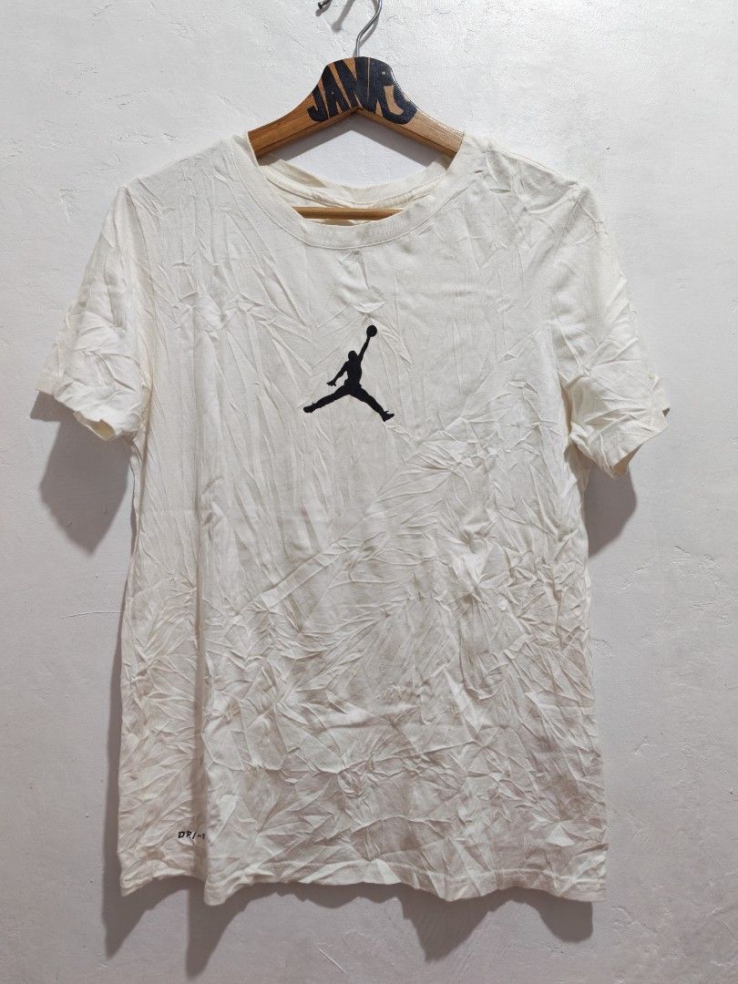 JORDAN FLIGHT DRI FIT SHIRT (Category: Formal Shirts) located in Pili. Submitted by janrypalmerodelima (Listing ID 1468499033, Image 1). Description: JORDAN FLIGHT DRI FIT SHIRT DIMES: 18x25 CONDITION: EXCELLENT COLOR RATE: 9.8/10 ISSUE: NEED WASH ONLY.
