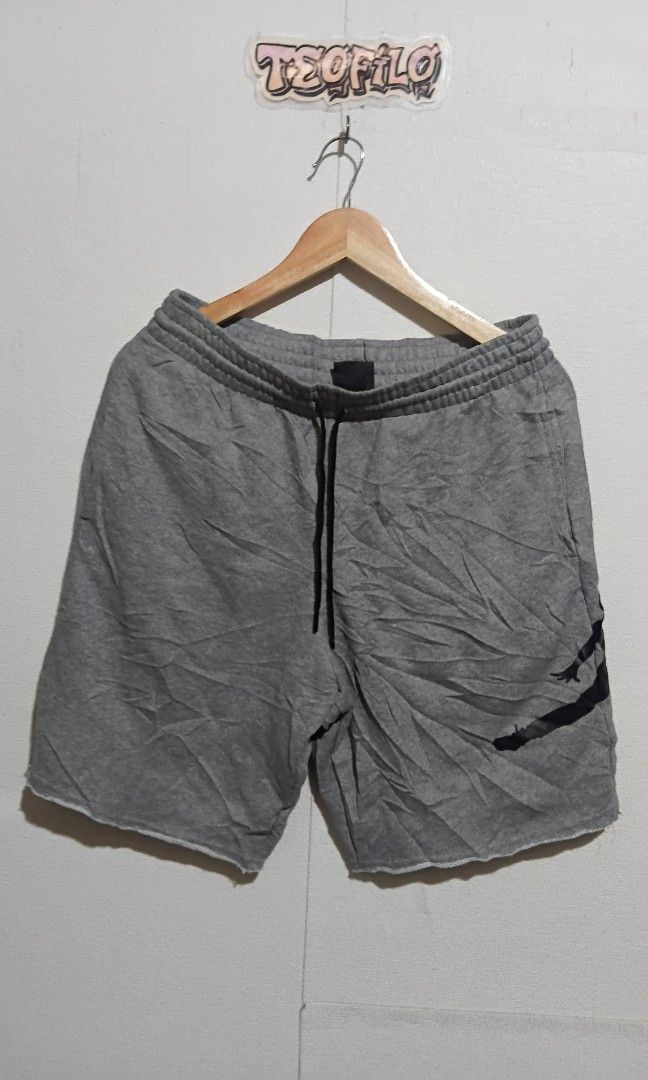 Jordan jump man (Category: Shorts) located in Santo Tomas. Submitted by teofilo-thrifted (Listing ID 1468381102, Image 2). Description: Jordan Jumpman Excellent No issue Size Medium on tag(30-34) Haba 19 750 free shipping po.