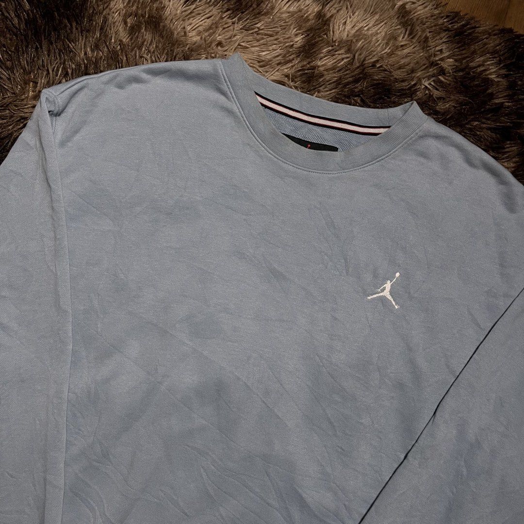 Jordan Light Blue Sweatshirt Size L (Category: Coats, Jackets and Outerwear) located in Manila. Submitted by looted2619 (Listing ID 1468357081, Image 2). Description: JORDAN BROOKLYN FLEECE Excellent condition Size L color rate: 9.5/10 W 23 L 27 issue:❌ DM FOR MORE DETAILS‼️.