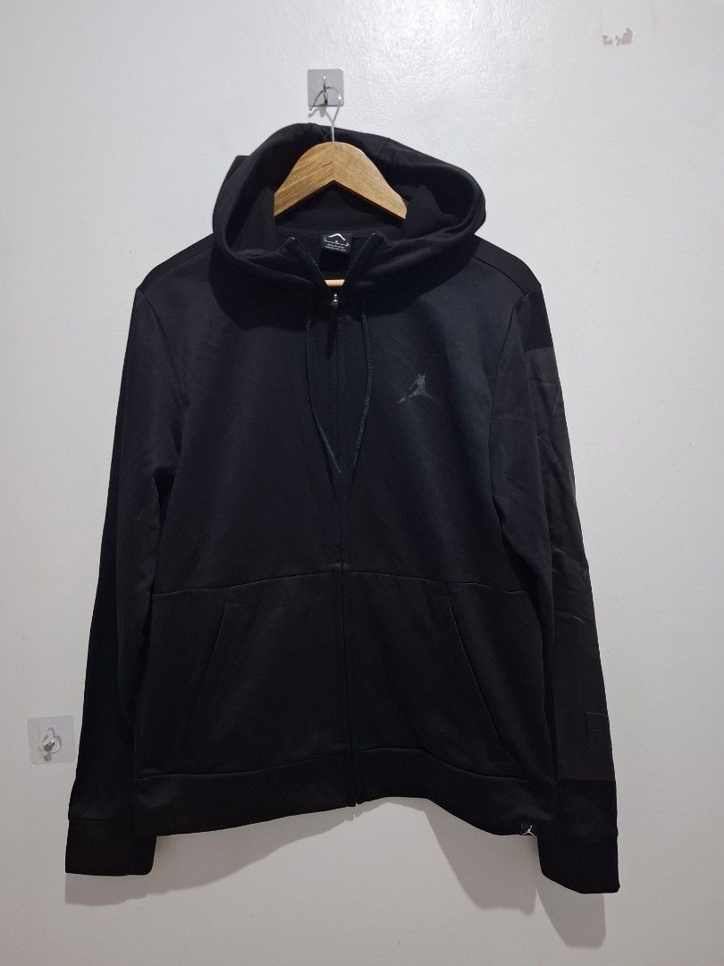 Jordan size large (Category: Coats, Jackets and Outerwear) located in Tarlac. Submitted by christopher.24 (Listing ID 1468320915, Image 1). Description: excellent condition legit.