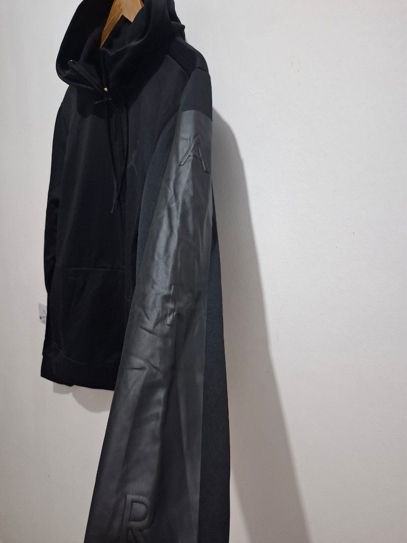 Jordan size large (Category: Coats, Jackets and Outerwear) located in Tarlac. Submitted by christopher.24 (Listing ID 1468320915, Image 3). Description: excellent condition legit.
