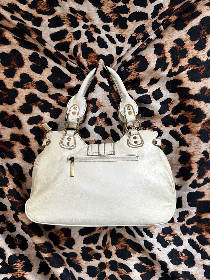 Juicy Couture white shoulder bag with gold hardware (Category: Shoulder Bags) located in Los Banos. Submitted by samsukehiro (Listing ID 1468381601, Image 2). Description: - Brand: Juicy Couture (ntguarntd) - Color: White faux leather with metallic gold logo lettering - Hardware: Antique brass tone with signature 'J' zipper pull - Handles: Dual top handles for easy shoulder wear - Pockets: Front zip pockets, exterior back zip pocket, and multiple