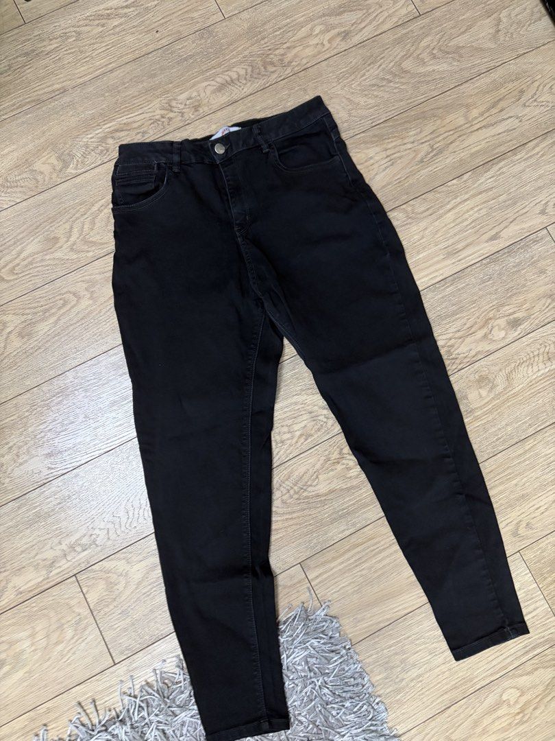 Just G Black Jeans (Category: Jeans) located in Mandaluyong City. Submitted by christinejoylam (Listing ID 1468365582, Image 2). Description: - comfortable to wear!! - rfs: decluttering; have other black pants already .