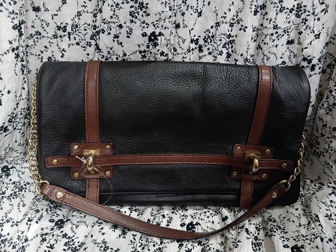 Kate Spade (Category: Clutches) located in Subic. Submitted by AnythingBrandedby_May (Listing ID 1468288868, Image 2). Description: Kate Spade.