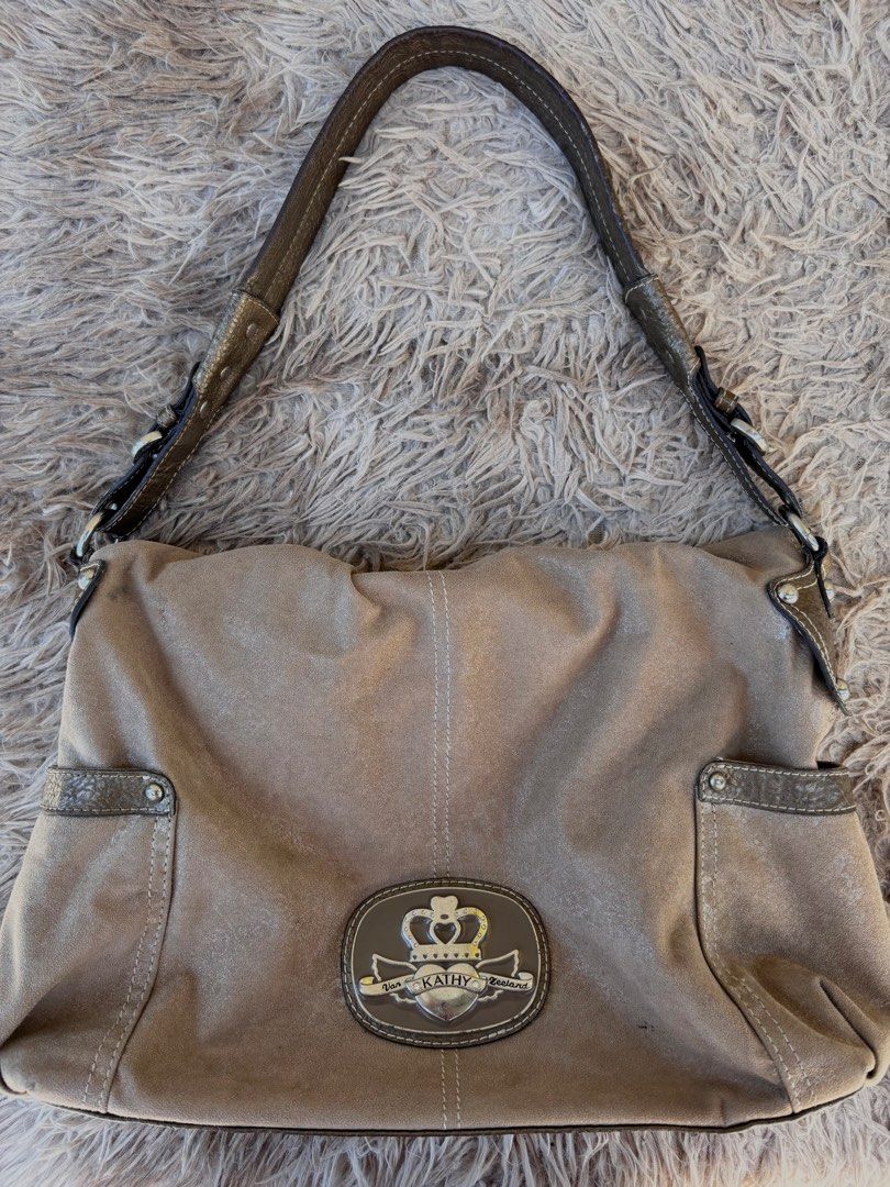 Kathy Van Zeeland (Category: Tote Bags) located in Tarlac. Submitted by alxssmrcs_ (Listing ID 1468362495, Image 1). Description: .