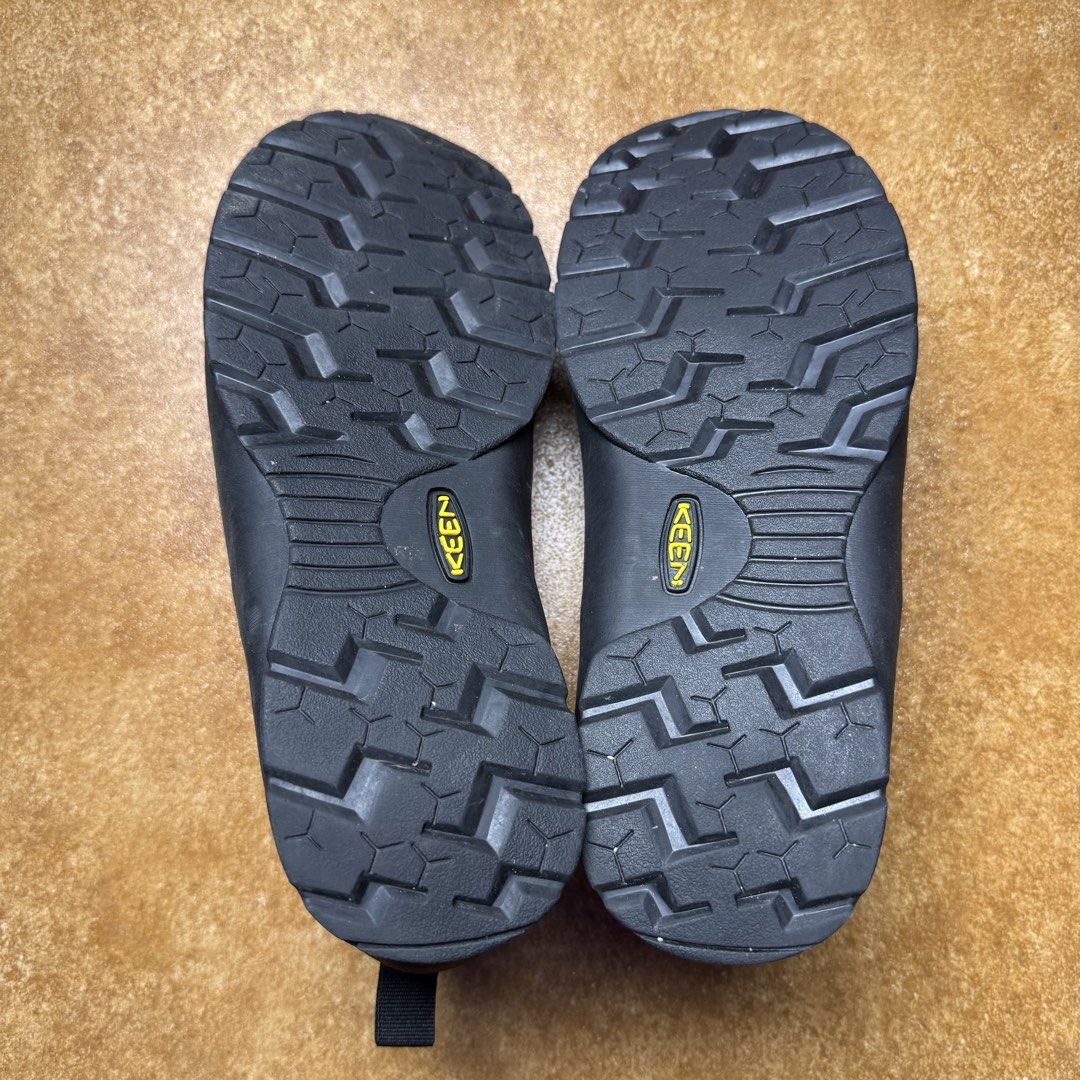KEEN JASOER (Category: Sneakers) located in Panabo. Submitted by shoerarefinds (Listing ID 1468306103, Image 2). Description: ĶÈÊÑ Jásper “Silver Mink / Black” SIZE: CM 25 / EURO 38.5 / US 8 Excellent Condition LOCATION: PANABO CITY, DAVAO DEL NORTE, 8105 2100 FREESHIPPING.