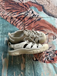 (Category: ) located in . Submitted by streetwear.collections (Listing ID 1468290254, Image 1). Description: .