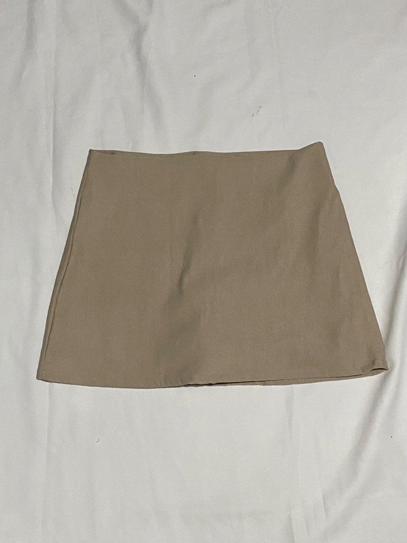 Khaki Plus Size Skirt / Short (Category: Skirts) located in Makati City. Submitted by weirdshopping (Listing ID 1468295682, Image 1). Description: Selling pre-loved clothes! DETAILS: ~ All items are in good condition. - BRANDED - All clothes are sanitized before delivery. ~ Mode of Payment: Cash & Gcash - Available for delivery c/o by costumer: Lalamove, Grab, Angkas ~ Location: Guadalupe Viejo, Makati ~ FOR meet up, pick up, & delivery! (Deliver