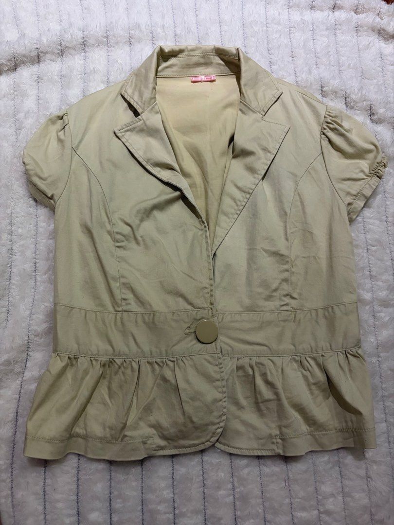 Khaki Short Sleeve Peplum Blazer Top (Category: Coats, Jackets and Outerwear) located in San Mateo. Submitted by heiayafinds (Listing ID 1468309961, Image 2). Description: - Color: Versatile khaki - Style: Short sleeve peplum blazer with lapel collar and single front button - Details: Trendy short puffed sleeves and a structured, waist-flaring bodice - Versatility: Easily dresses up workwear or pairs stylishly with jeans for a smart casual look -