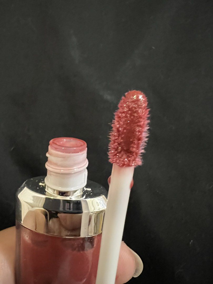 KIKO MILANO 3D Hydra Lipgloss (Category: Makeup) located in Quezon City. Submitted by yassismom (Listing ID 1468286465, Image 3). Description: 95% full/bnew, tried once realized glossy lips are not for me haha bought for 1.300+ in Kiko store same shade as that of Marian’s.