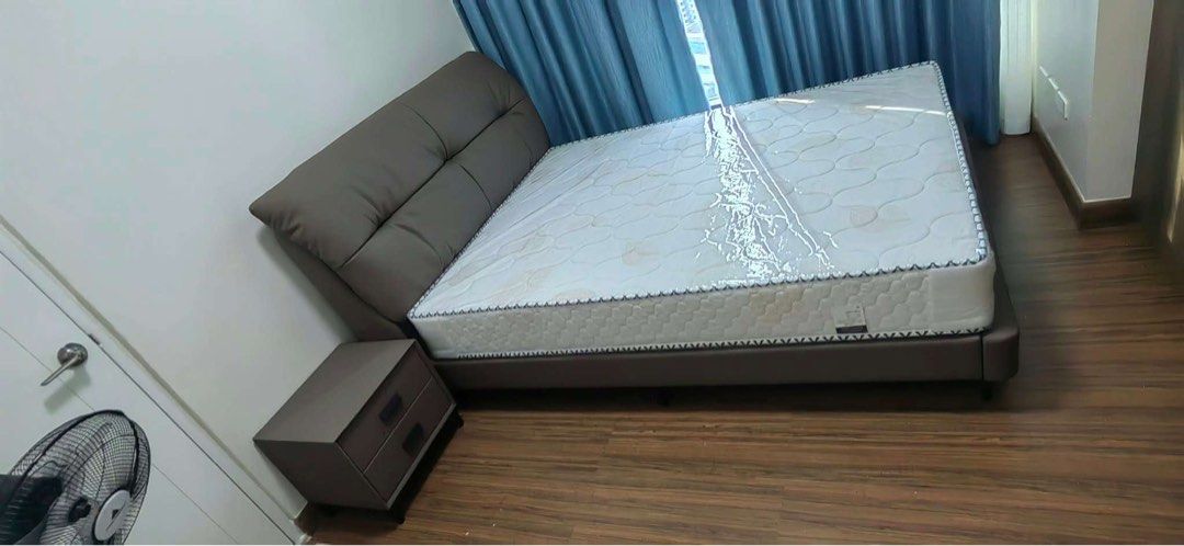 Kingsize bedframe with mattress (Category: Bed Frames & Mattresses) located in Manila. Submitted by ivyfv04 (Listing ID 1468454308, Image 1). Description: Kingsize bedframe with mattress Brandnew Free delivery around metro manila Cash on delivery .