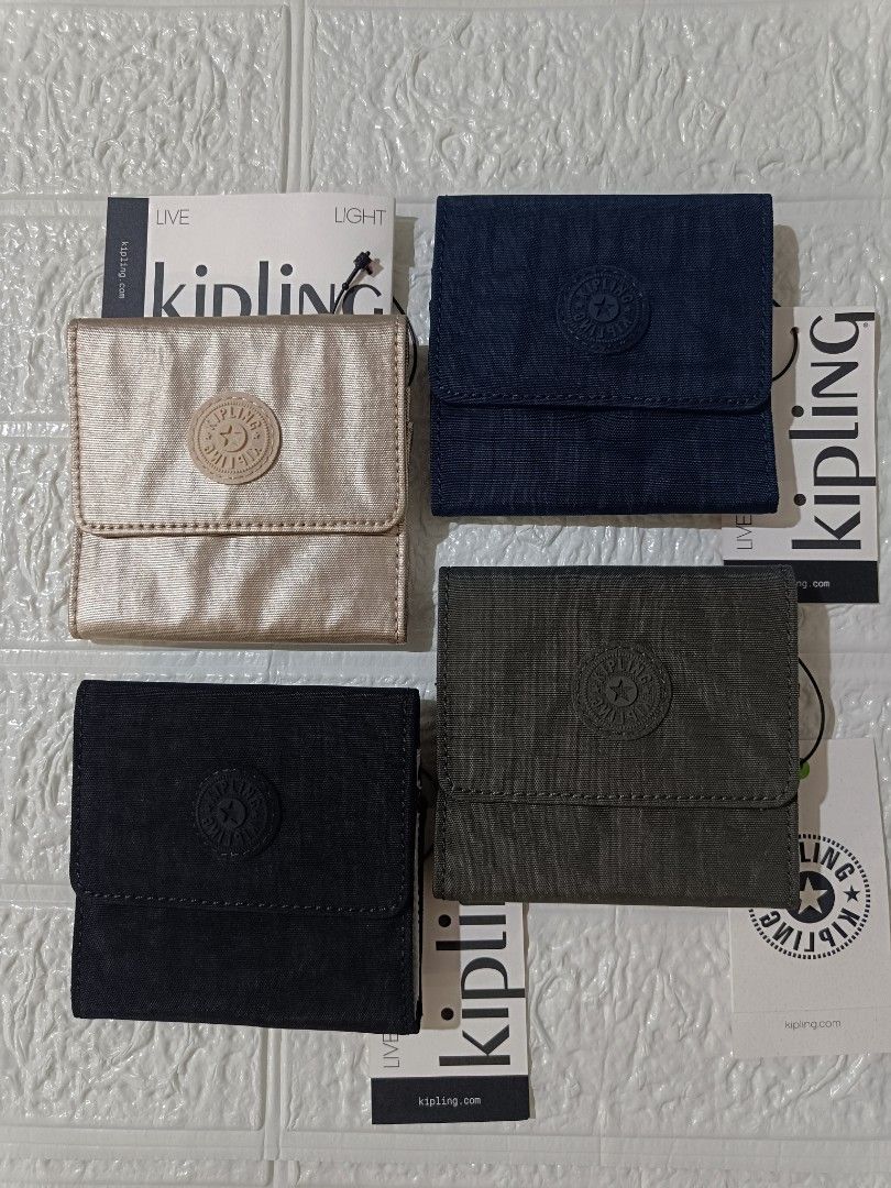 Kipling Cece Small Wallet (Category: Wallets & Card holders) located in Mandaluyong City. Submitted by sheila_snapshoppe (Listing ID 1468305919, Image 1). Description: 💯% guaranteed original from Kipling US 🇺🇸 Kipling Cece Small Wallet size: 4.25" x 4" x 0.5".