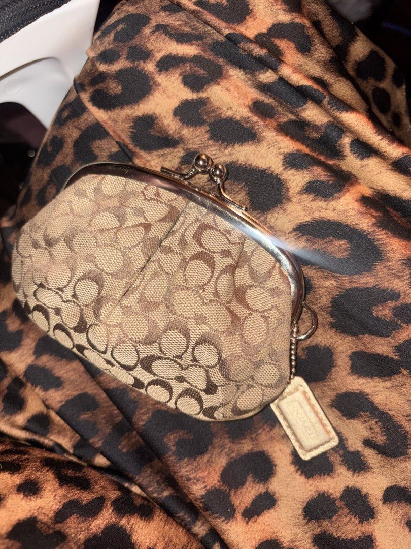 Kisslock Coach (Category: Wallets & Card Holders) located in Manila. Submitted by cocorua.bags (Listing ID 1468383887, Image 2). Description: .