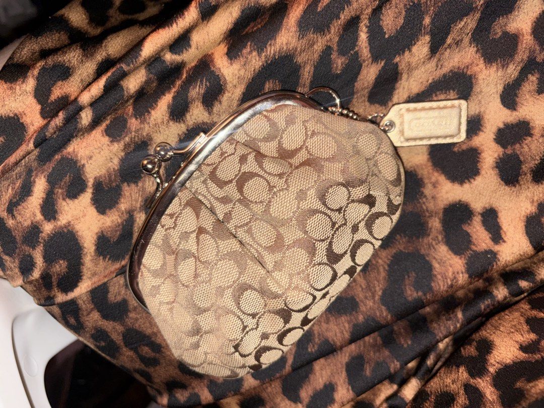 Kisslock Coach (Category: Wallets & Card Holders) located in Manila. Submitted by cocorua.bags (Listing ID 1468383887, Image 3). Description: .