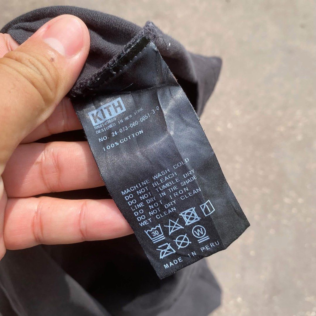 KITH (Category: Tshirts & Polo Shirts) located in Kota Bharu. Submitted by dhirrow.store (Listing ID 1468345707, Image 3). Description: - KITH - 23x28 - bebas koyak & lubang - ada kotor - 8/10 cun.