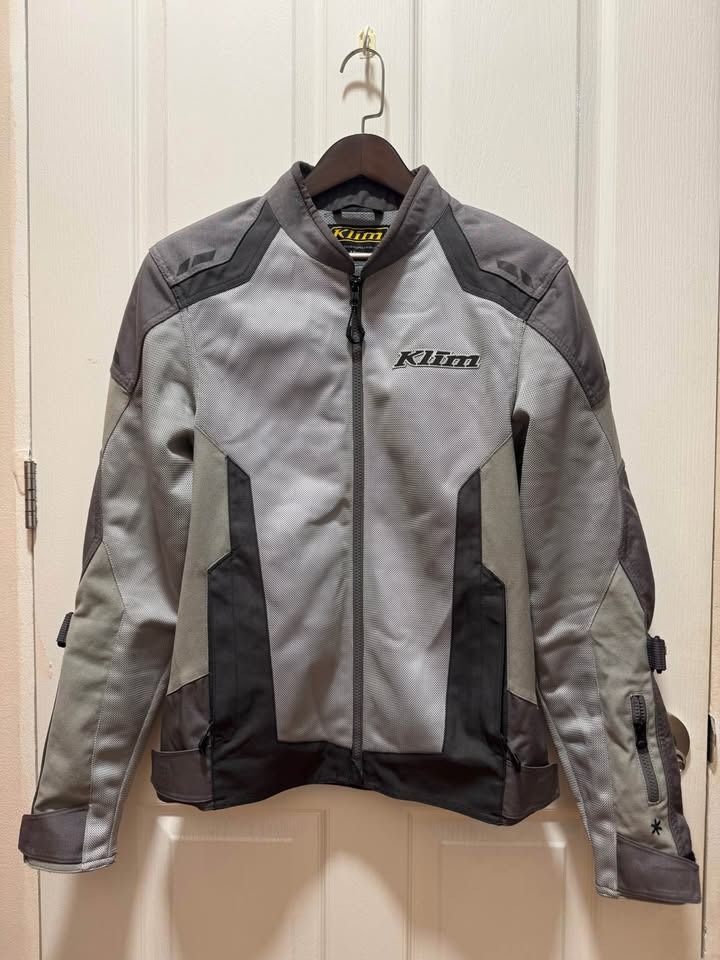 KLIM Induction Jacket Cool Gray Original (Category: Coats, Jackets and Outerwear) located in Quezon City. Submitted by shekinamae (Listing ID 1468453412, Image 2). Description: Premium motorcycle riding jacket by KLIM. • Color: Cool Gray • Size: XS (may fit Small to Medium, depending on body measurements and preferred fit) • Condition: Like new, used only once! • No stains or damage • 100% original KLIM Price: ₱30,000 Selling because it's no long