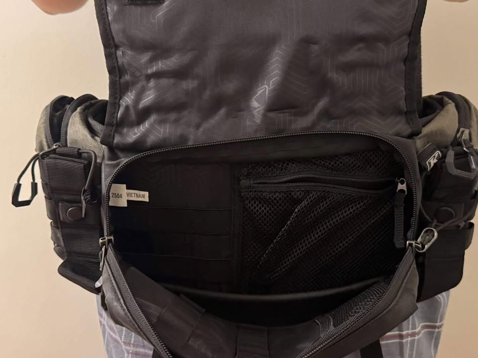 KLIM Scramble Pak – Gray (Category: Belt bags, Clutches and Pouches) located in Quezon City. Submitted by shekinamae (Listing ID 1468451536, Image 2). Description: Selling our original KLIM Scramble Pak in Gray. 📍 QC / BGC Price: ₱5,800 slightly negotiable ✔️ Used only once ✔️ Excellent condition ✔️ Multiple compartments for riding essentials ✔️ Ideal for motorcycle and off-road riders RFS: Not being used anymore. 📩 Message me for inquiries..