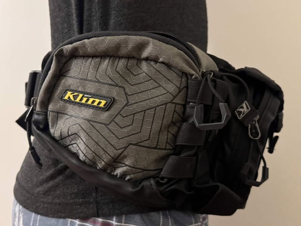 KLIM Scramble Pak – Gray (Category: Belt bags, Clutches and Pouches) located in Quezon City. Submitted by shekinamae (Listing ID 1468451536, Image 3). Description: Selling our original KLIM Scramble Pak in Gray. 📍 QC / BGC Price: ₱5,800 slightly negotiable ✔️ Used only once ✔️ Excellent condition ✔️ Multiple compartments for riding essentials ✔️ Ideal for motorcycle and off-road riders RFS: Not being used anymore. 📩 Message me for inquiries..