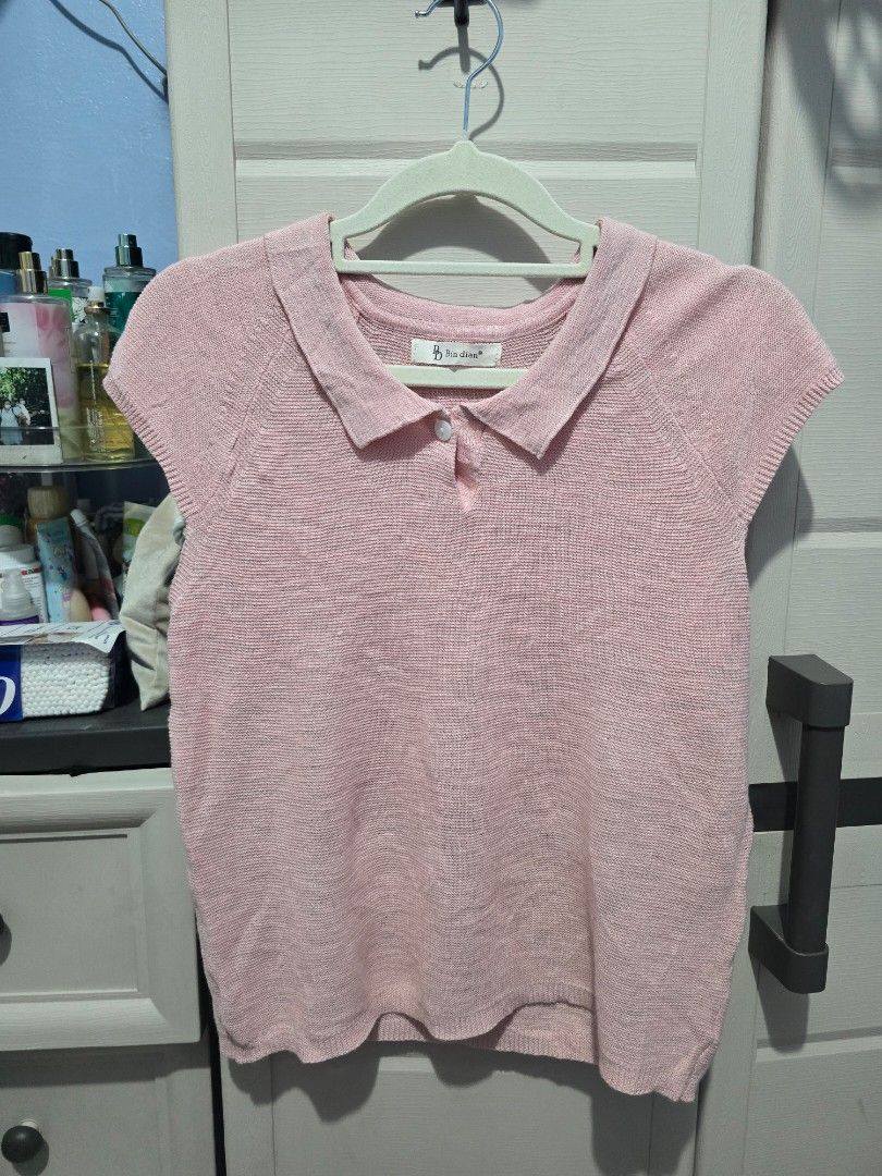 Knitted Collared Shirt (Category: Shirts) located in Quezon City. Submitted by dinesaur (Listing ID 1468366463, Image 1). Description: freesize up to med.