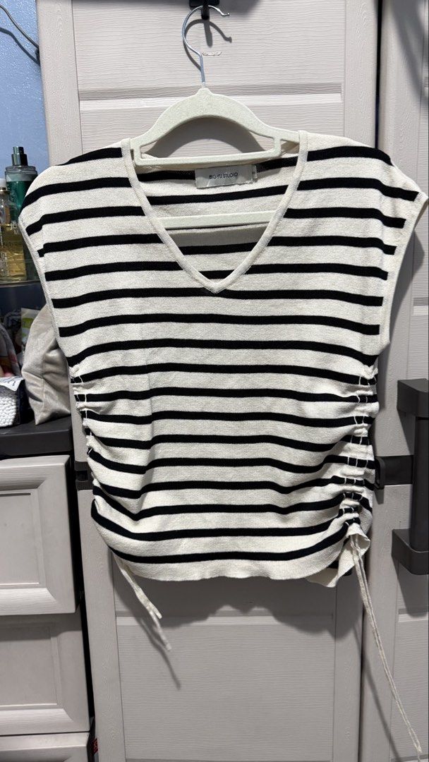 Knitted Side Ruche Top (Category: Shirts) located in Quezon City. Submitted by dinesaur (Listing ID 1468473869, Image 1). Description: Freesize up to l.