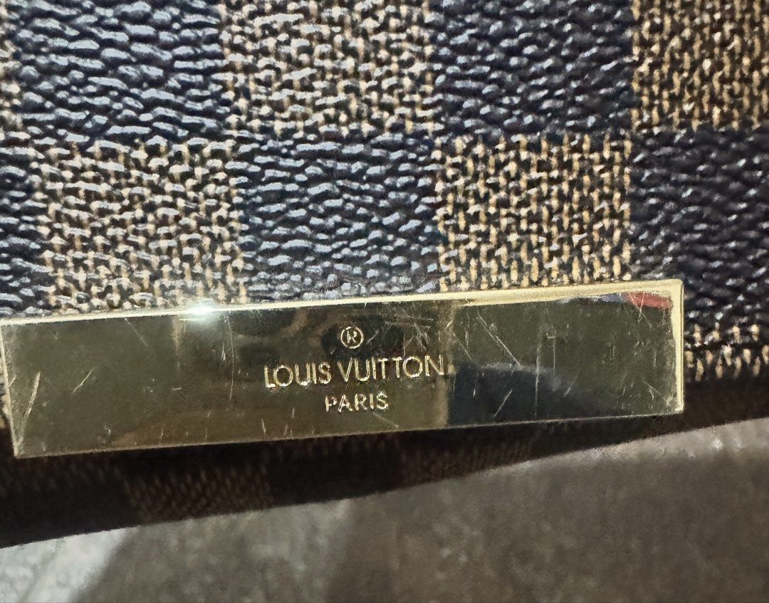 L V Louis Vuitton ebene sling / pouch (Category: Purses & Pouches) located in Bulacan. Submitted by young.mind (Listing ID 1468404238, Image 3). Description: Louis Vuitton ebene magnetic pouch / sling complete inclusions -with gold chain -with leather sling -cards .