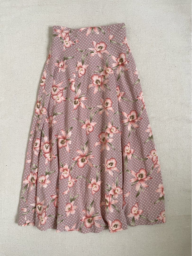 La Chatte pink floral polka dot corset (Category: Skirts) located in Davao. Submitted by re.createph (Listing ID 1468447572, Image 2). Description: - Pink with white polka dots and floral pattern - high waist, maxi length, back lace-up corset detail Waist: 27” Length: 34” .
