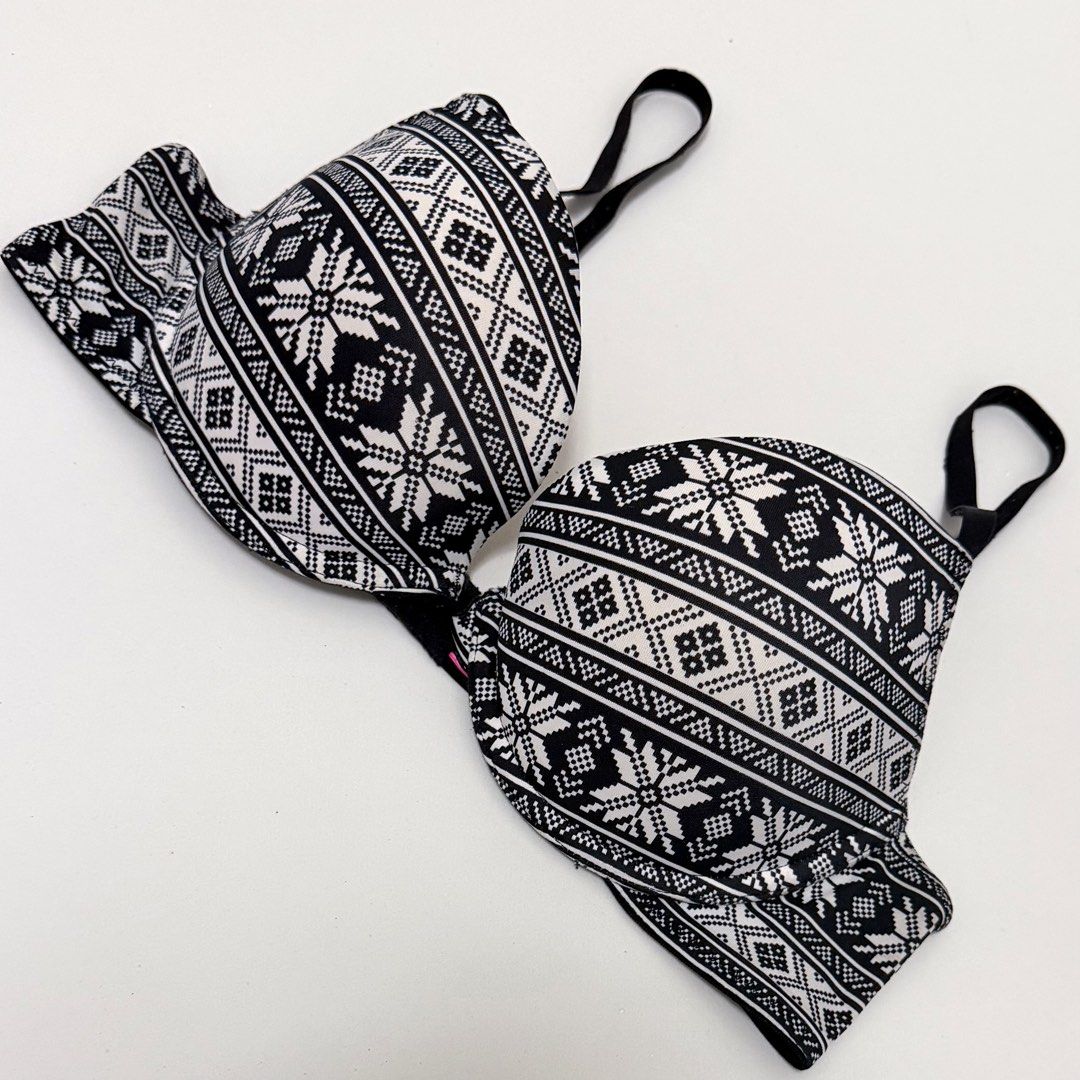 LA SENZA Black & White Push-up Bra [36B] (Category: Undergarments & Loungewear) located in Malabon City. Submitted by k_intimates (Listing ID 1468481732, Image 2). Description: Details: • Size 36B / wired / push-up • Like new • Black and white Fair Isle snowflake pattern underwire push-up bra from La Senza..