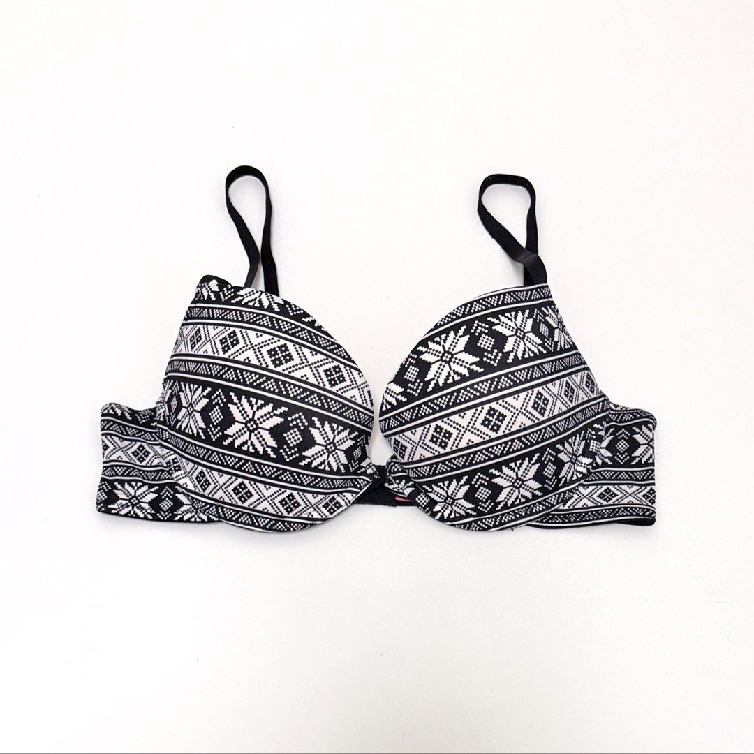 LA SENZA Black & White Push-up Bra [36B] (Category: Undergarments & Loungewear) located in Malabon City. Submitted by k_intimates (Listing ID 1468481732, Image 1). Description: Details: • Size 36B / wired / push-up • Like new • Black and white Fair Isle snowflake pattern underwire push-up bra from La Senza..