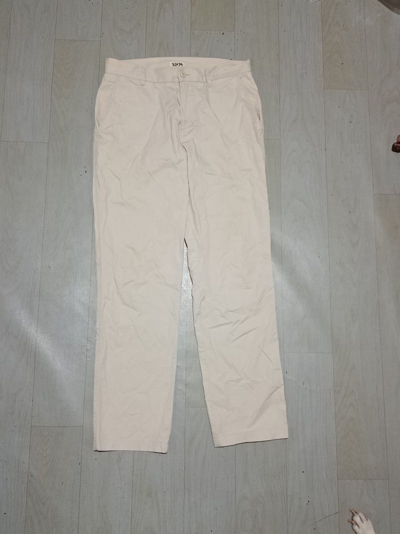 Lacoste chino (Category: Chinos) located in Guagua. Submitted by branded.thriftssss (Listing ID 1468287781, Image 1). Description: .