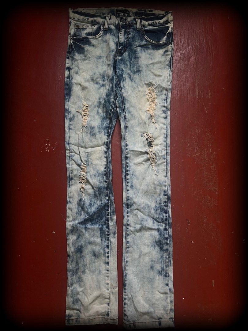 lad musician.. (Category: Jeans) located in Lucena. Submitted by netnyahyo (Listing ID 1468436658, Image 1). Description: lad musician dyed distressed jeans size 30 length 41 thighs 9 knee 5.5 leg op 5.5.