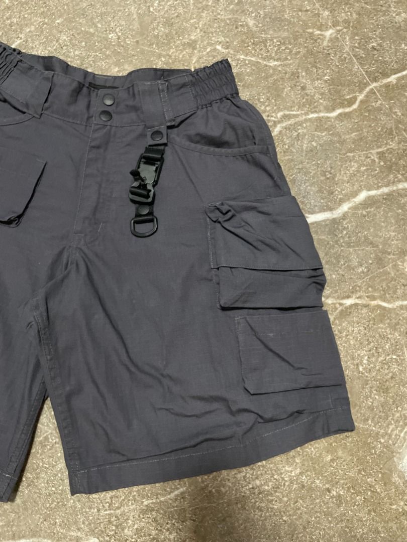 LAKH CARGO SHORTS (Category: Shorts) located in Lucena. Submitted by 0174.archive (Listing ID 1468426011, Image 2). Description: very good used condition no flaws Size medium on tag Actual Measurements (inches) Waist: 15-16 / 30-32 around Length: 20.5 Leg opening: 13.5 Message before buying. Items are pre-loved / second hand used. Manage your expectations. Buy with confidence. No return no exchange. Additional Shipping Fee Ship via JRS / JNT MOP 