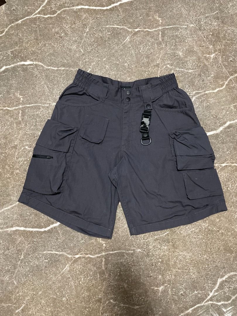 LAKH CARGO SHORTS (Category: Shorts) located in Lucena. Submitted by 0174.archive (Listing ID 1468426011, Image 1). Description: very good used condition no flaws Size medium on tag Actual Measurements (inches) Waist: 15-16 / 30-32 around Length: 20.5 Leg opening: 13.5 Message before buying. Items are pre-loved / second hand used. Manage your expectations. Buy with confidence. No return no exchange. Additional Shipping Fee Ship via JRS / JNT MOP 