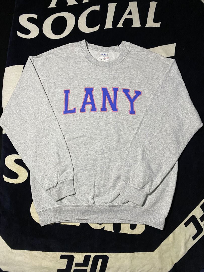 Lany sweater (Category: Tshirts & Polo Shirts ) located in Las Pinas. Submitted by all_details_posted (Listing ID 1468448163, Image 1). Description: minimal hairlines, small lints.