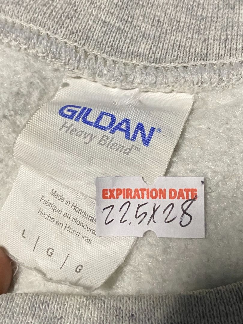 Lany sweater (Category: Tshirts & Polo Shirts ) located in Las Pinas. Submitted by all_details_posted (Listing ID 1468448163, Image 2). Description: minimal hairlines, small lints.