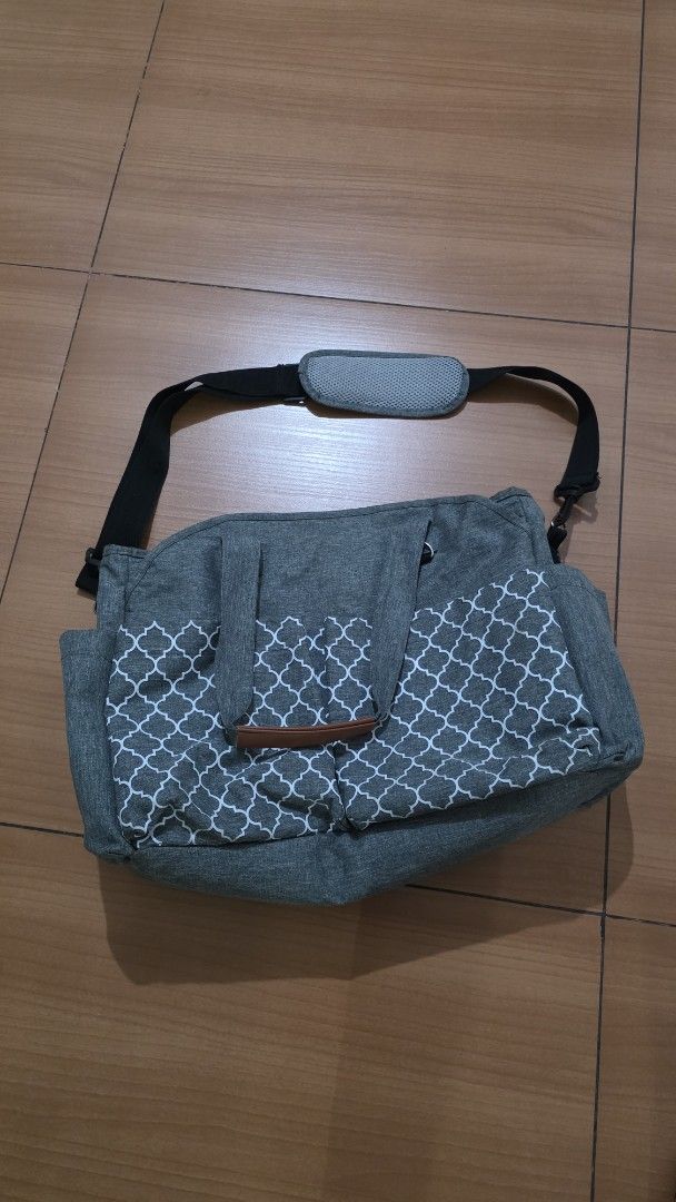 Large Diaper Bag (Category: Diaper Bags & Wetbags) located in Rizal. Submitted by dainsb (Listing ID 1468451654, Image 1). Description: .