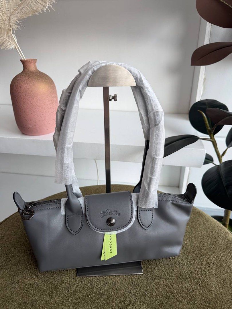 LC Eastwest Baguette Bag (Category: Shoulder Bags) located in Binan City. Submitted by pinkykeenshop (Listing ID 1468396536, Image 1). Description: .