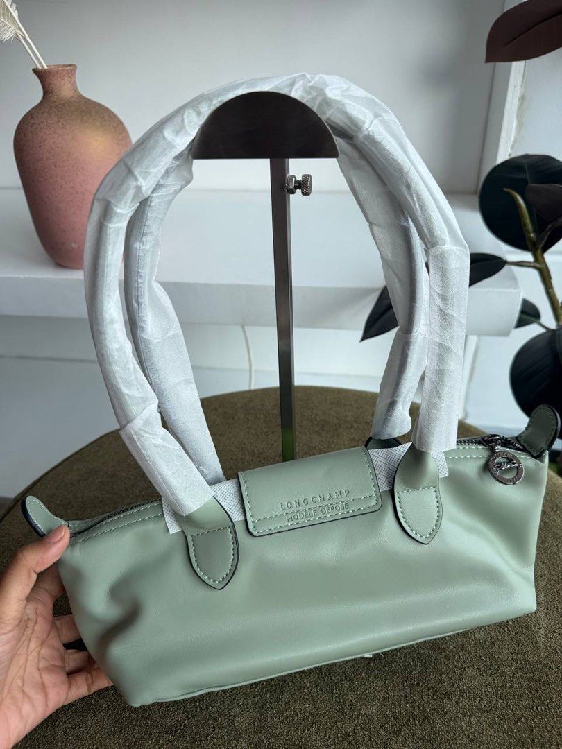 LC Eastwest Baguette Bag (Category: Shoulder Bags) located in Binan City. Submitted by pinkykeenshop (Listing ID 1468396945, Image 3). Description: .